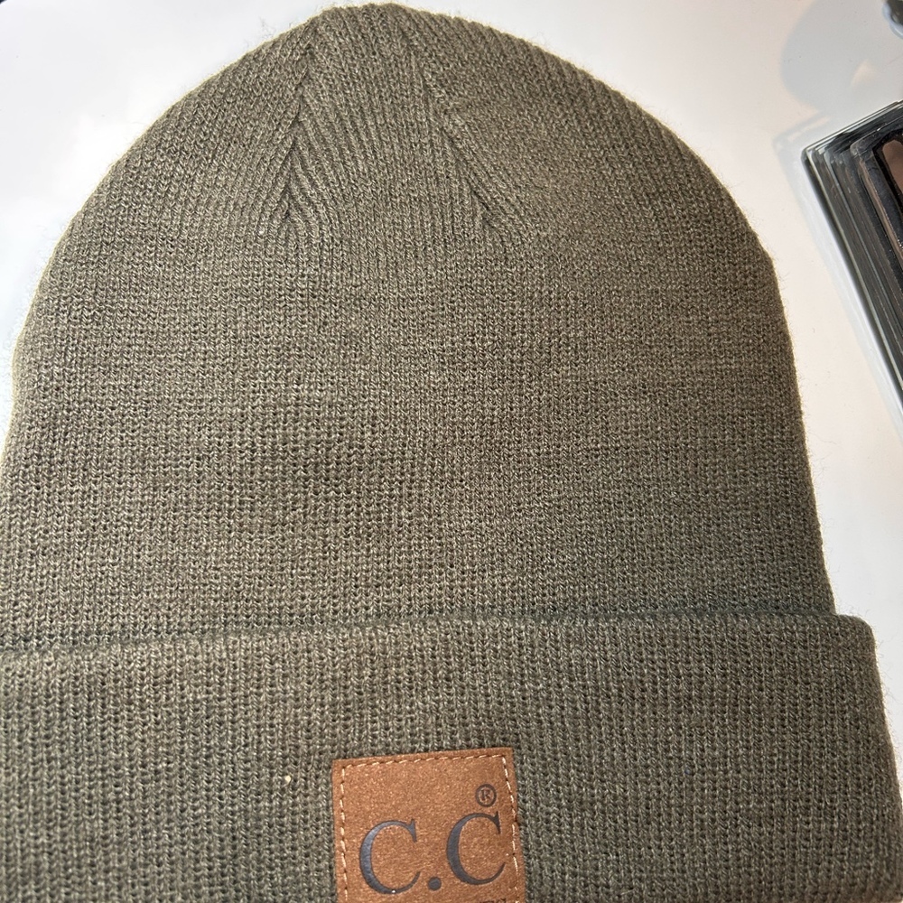 CC Exclusives beanie in green